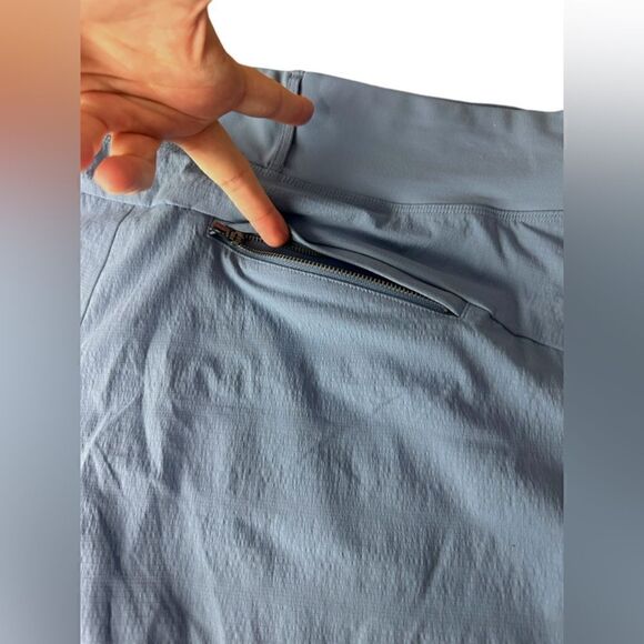 NWT Athleta Trekkie North Shorts in Cottage Blue - Size 18 - Picture 8 of 10